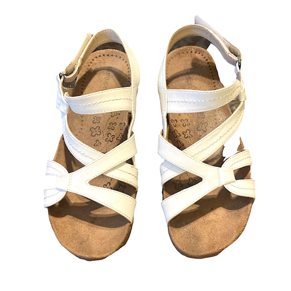 Bare traps  White leather walking sandals.SZ 8M